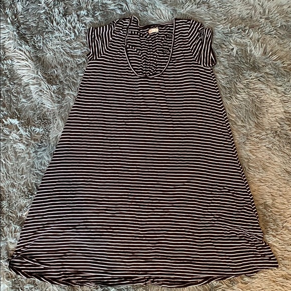 Black  and white striped Hollister dress - Picture 1 of 2